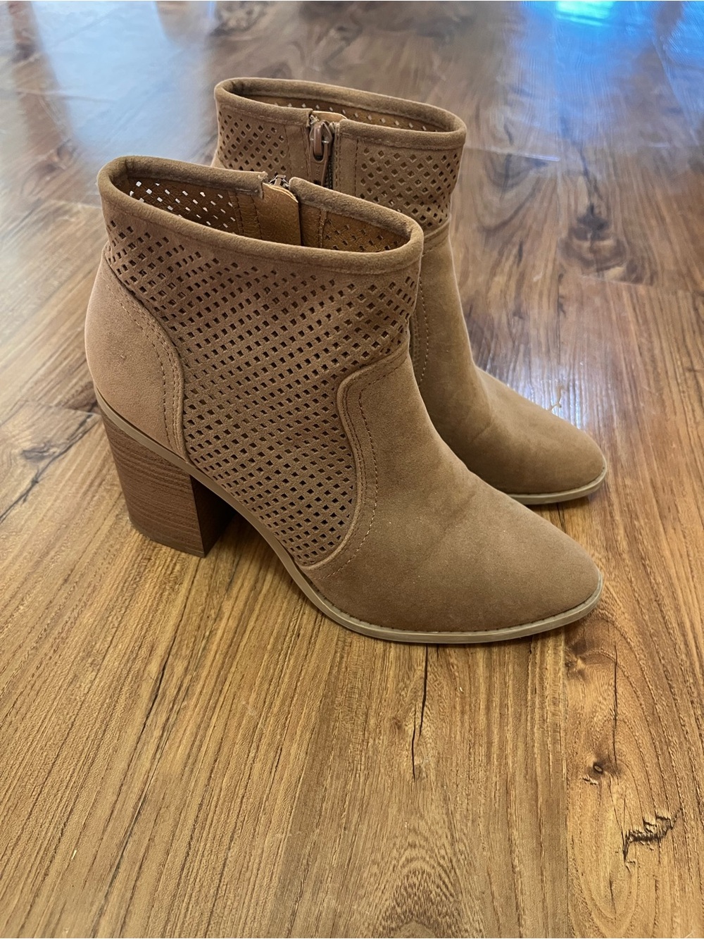 Universal Thread Boots